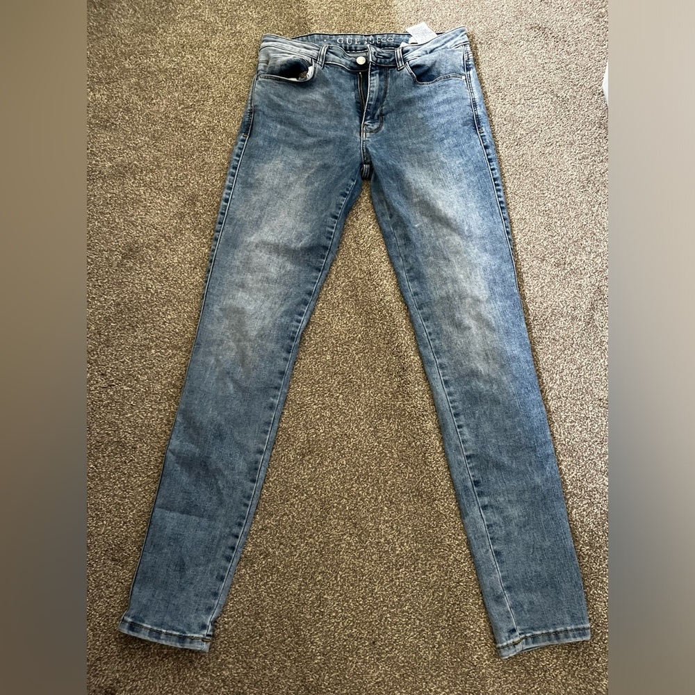 Guess jeans, shiny metal logo